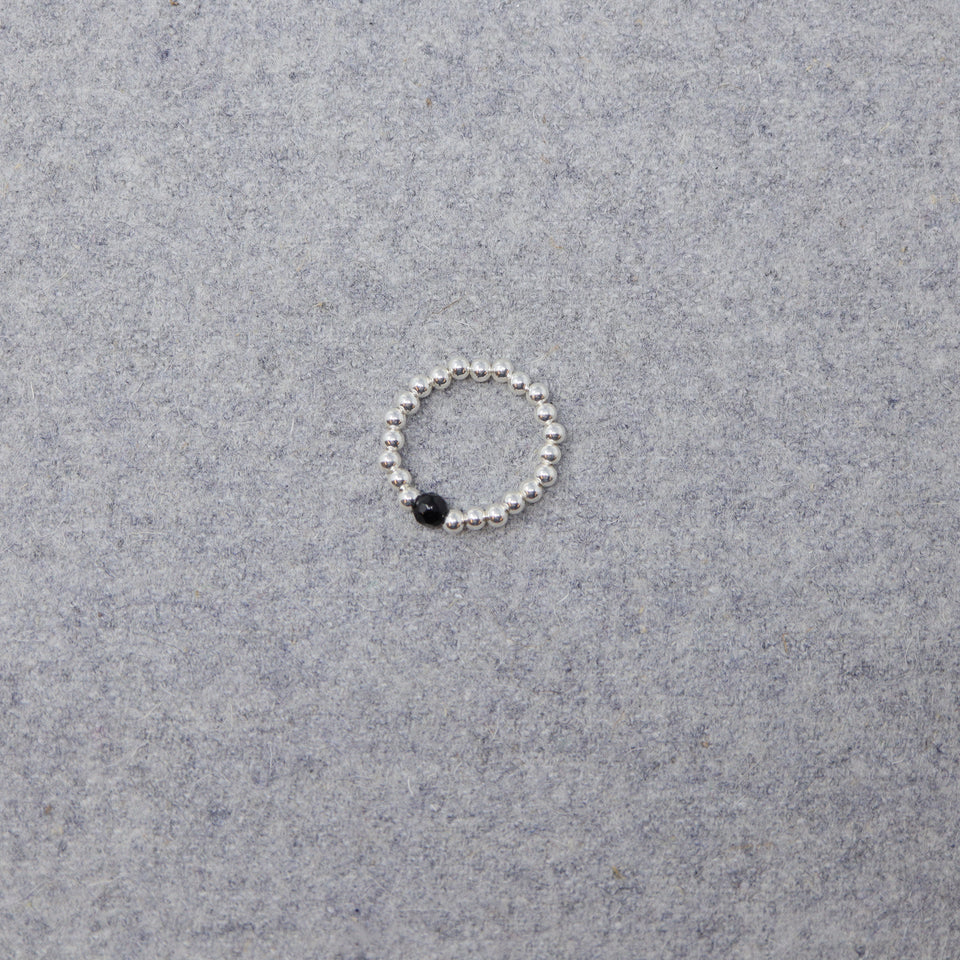 Ring elastisch Perlen versilbert mit einem Edelstein
